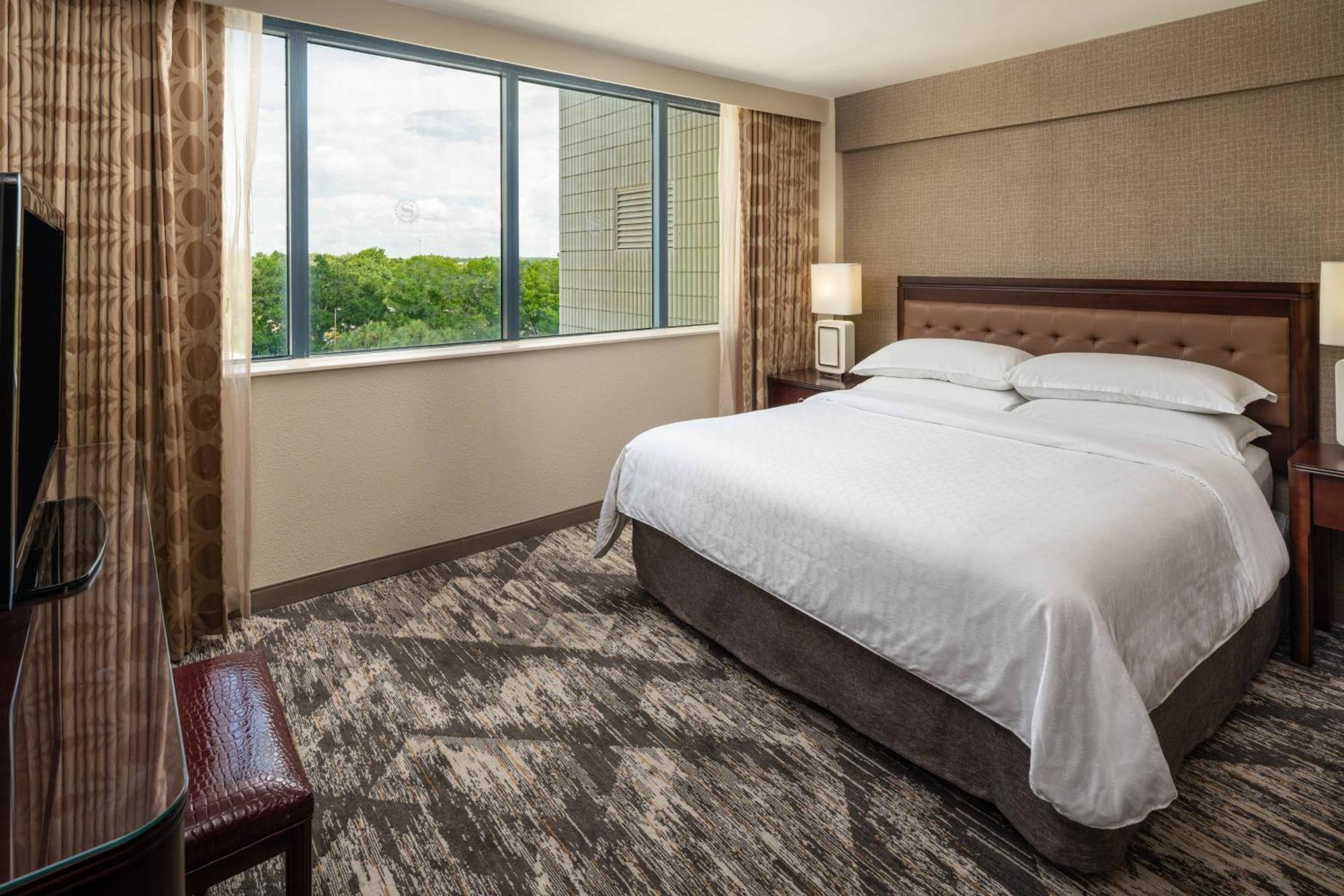 Sheraton Tampa Brandon 3* Mango